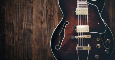 Photo Guitar, Cowboy boots